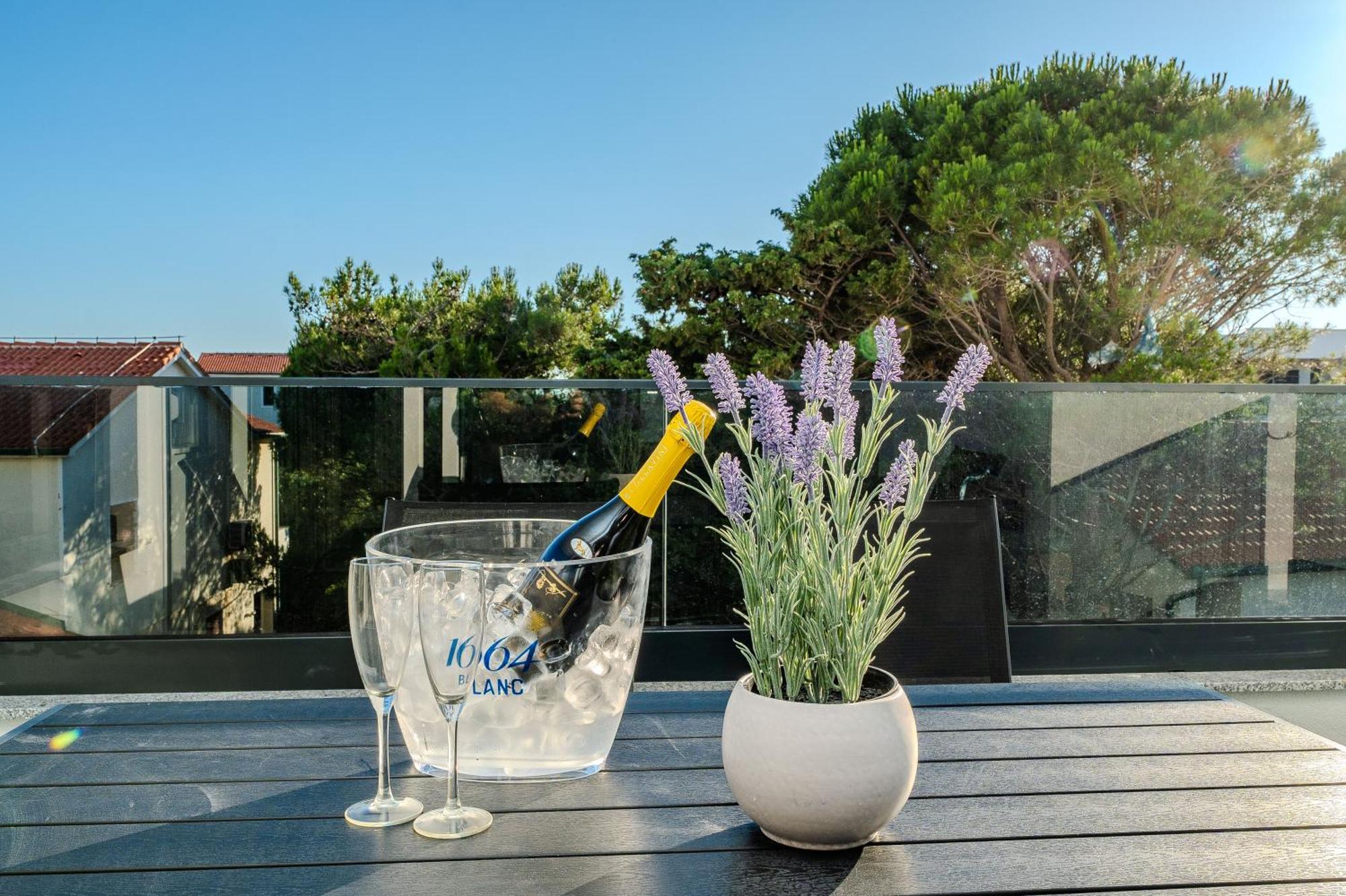 Apartment Marimela Luxury Novalja